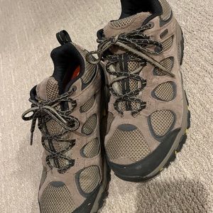 Men’s Merrill pre-owned hikers Sz 9